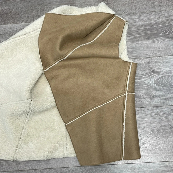Xhilaration Faux Suede Sherpa Open Vest L - Picture 13 of 15